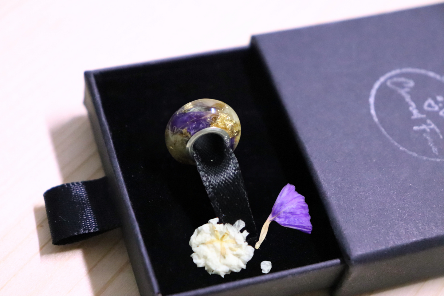 10 Preserved Flower Charm beads