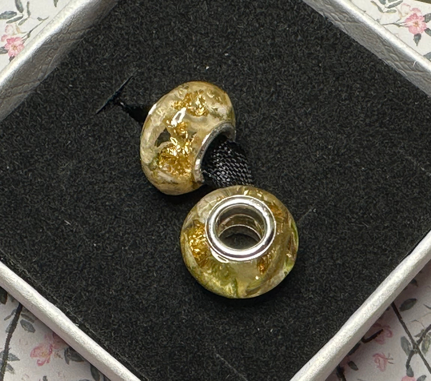 10 Preserved Flower Charm beads